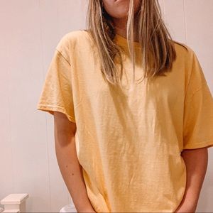 OVERSIZED yellow tee